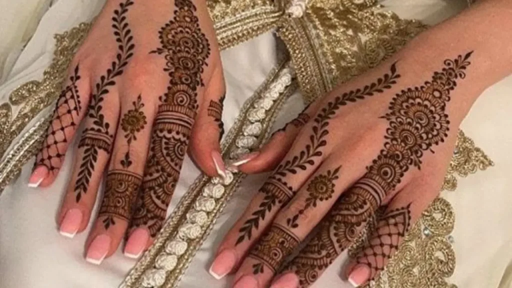 modern ring finger mehndi design